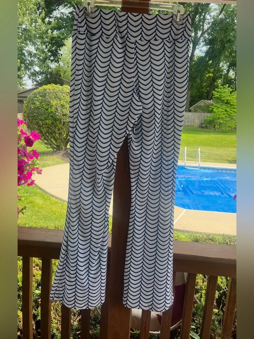 Lesley Evers Navy White Geometric Print Pull On Flare Pants Size Small Retro Mod - Picture 2 of 3